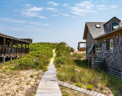 Koko talo/asunto Oceanfront, Dog Friendly, Walkway To The Beach, Cozy Historic Cottage. (Nags Head, Amerikan Yhdysvallat)