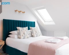 Pansion Cosy Loft Retreat: King Bed, En-suite, Kitchenette (Albrighton, Ujedinjeno Kraljevstvo)