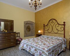 Hotel Villa La Porticciola (San Gimignano, Italy)
