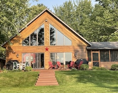 Entire House / Apartment Beautiful Four Season Northern Wisconsin Lakeshore Chalet (Siren, USA)