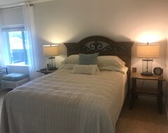 Entire House / Apartment Cozy Sunrise Suite At Waters Edge (Sunrise Beach, USA)