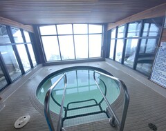 Entire House / Apartment 2 Bedroom Suite At Mt Washington Alpine Resort (Campbell River, Canada)