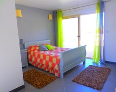 Cijela kuća/apartman Recent Contemporary House In The Countryside With Swimming Pool .. (La Douze, Francuska)