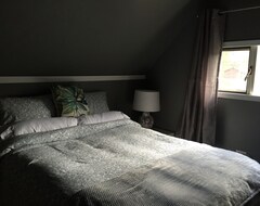 Hotel Spacious Comfort-Steps From Downtown Stewart! (Stewart, Canada)