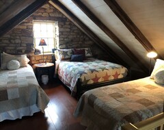 Koko talo/asunto Peaceful, Spacious, Historic Stone Cottage Getaway (Dundee, Amerikan Yhdysvallat)
