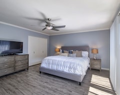 Toàn bộ căn nhà/căn hộ Newly Renovated 2br 2.5ba 1400 Sqft Quiet, Beautiful, Comfortable And Clean. (Solana Beach, Hoa Kỳ)