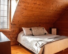 Entire House / Apartment The Rustic Cottage - Les Chalets Tourisma (Saint-Léonard-de-Portneuf, Canada)