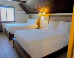 Hotel Sleepy Hollow Cabins (Crestline, ABD)