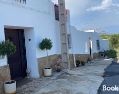 Koko talo/asunto Cortijo Frankie (Chirivel, Espanja)
