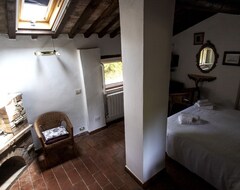 Cijela kuća/apartman In The Countryside In Tuscany, Overlooking The Sea. For 2 To 5 People (Rosignano Marittimo, Italija)