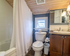Koko talo/asunto Cozy View Cottage On Pender Island (Saturna Island, Kanada)