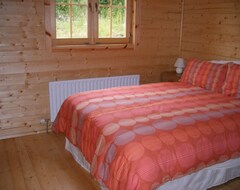 Hele huset/lejligheden 4 Star Self Catering Lakeside Holiday Log Cabin In County Monaghan Ireland (Ardee, Irland)