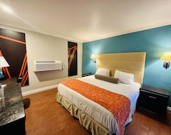 Khách sạn Casa Blanca Hotel & Suites Orange (Orange, Hoa Kỳ)