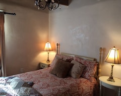 Toàn bộ căn nhà/căn hộ Spend The Holidays In A Historic Adobe Superbly Located In Old Town Albuquerque (Albuquerque, Hoa Kỳ)