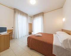 Ristorante Hotel Lucia - 100 Mt Dal Mare (Giulianova, Italien)