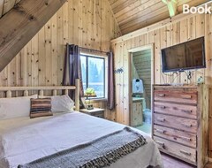 Toàn bộ căn nhà/căn hộ Ski-in And Ski-out Red River Cabin With Mtn Views! (Red River, Hoa Kỳ)