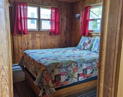 Entire House / Apartment Lakefront Cabin Rental Resort -cabin 1-fish, Sightseeing, & Ride Trails (Trout Lake, USA)