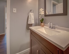 Cijela kuća/apartman Vibrate Dc. Hob 3 Bedroom 1 Full Bathroom Parking (Oxon Hill, Sjedinjene Američke Države)