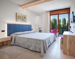 Hotel Gabbiano - Garda Lake Collection (Garda, İtalya)