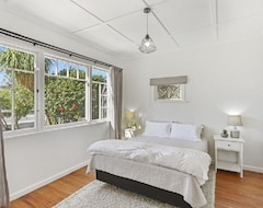 Entire House / Apartment Comfortable Renovated Art Deco - Pet Friendly! (Gisborne, New Zealand)