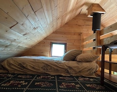 Casa/apartamento entero Rustic Solar Cabin In The Woods Off Grid Glamming At Its Finest Near Mara Lake (Mara Lake, Canadá)