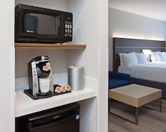 Khách sạn Holiday Inn Express & Suites Corona (Corona, Hoa Kỳ)