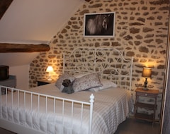 Pansion Bed & Breakfast /Charming guest rooms Normandy La Brocherie Spa Piscine Intérieur (Magny-le-Désert, Francuska)