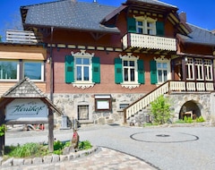 Khách sạn Hotel & Chalets Herrihof - FÜr 1-8 Personen, Naturstamm-chalets Mit Bergpanorama (Todtnau, Đức)