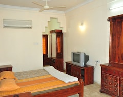 Hotel Nakhrali Dhani Resort (Indore, India)
