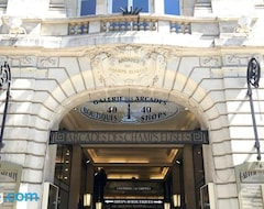 Hele huset/lejligheden Av. Des Champs Elysees Big Studio Fits 4 (Paris, Frankrig)
