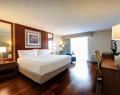 Resort Holiday Inn Niagara Falls-By the Falls, an IHG Hotel (Thác Niagara, Canada)