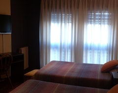 Otel Favila Oviedo (Oviedo, İspanya)