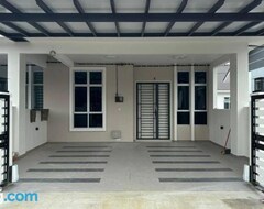 Koko talo/asunto Saujana Homestay Kluang (Kluang, Malesia)