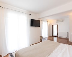 Hotelli Villa Mira Paros Luxury Suites (Livadia - Paros, Kreikka)