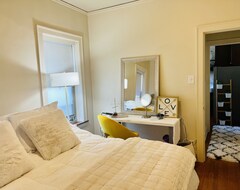 Casa/apartamento entero Clean, Quiet, Secure, With Beautiful Park Views - 1 Bedroom Plus Den In Rivinia (Highland Park, EE. UU.)