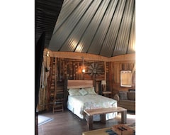 Entire House / Apartment The Mountaineer Rustic Yurt (Wayne, USA)
