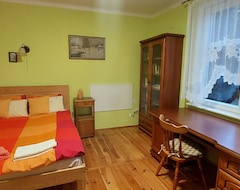 Tüm Ev/Apart Daire Living Room With Fireplace, 5.000qm Fenced Property, Lake On Foot. (Belchatów, Polonya)