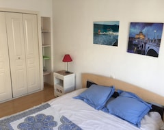 Koko talo/asunto Lovely bright airy apartment in quiet street in centre Perpignan, beach 12km (Perpignan, Ranska)