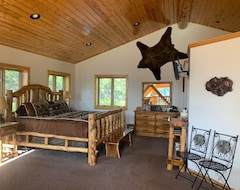 Toàn bộ căn nhà/căn hộ Grinning Bear Lodge at Twin Lakes offers beautiful mountain views (Twin Lakes, Hoa Kỳ)