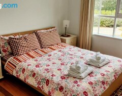 Cijela kuća/apartman Gorgeous 4-bedroom House & Venue On An Acre Land With Magnificent Pool & Garden (Melbourne, Australija)