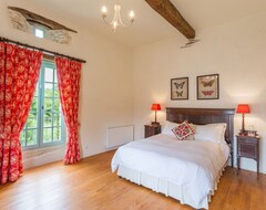 Cijela kuća/apartman Beautiful Guesthouse Set In 100 Acre Estate With Heated Pool And Tennis Court (Saint-Aubin-de-Cadelech, Francuska)