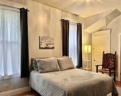 Koko talo/asunto Best Lincoln Square Location - Spacious 2 Bedroom (Schiller Park, Amerikan Yhdysvallat)