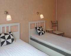 Toàn bộ căn nhà/căn hộ 4 Bedroom Accommodation In Lamalou Les Bains (Lamalou-les-bains, Pháp)