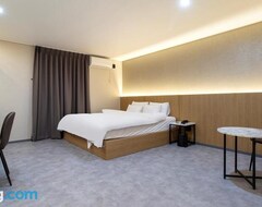 Stay13 Hotel (Hwaseong, Güney Kore)