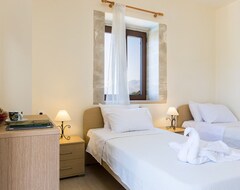 Cijela kuća/apartman Dimokritos Villa Ii, A Homestay Experience!peaceful Location, Bbq Facilities! (Milopotamos, Grčka)