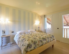 Toàn bộ căn nhà/căn hộ 5 Bedroom Accommodation In Fanzolo Di Vedelago (Vedelago, Ý)