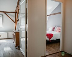 Hotel Stylishly Restored Long Farmhouse In Nature In Brabant, Near Eindhoven (Leende, Holanda)