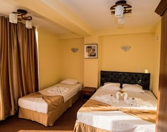 Khách sạn Hotel Avenue (Burgas, Bun-ga-ri)