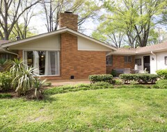 Hele huset/lejligheden Luxurious Accommodations Await You Here In This Lovely East Memphis Home (Memphis, USA)
