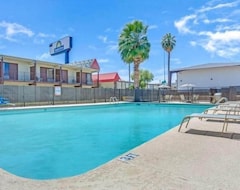 Hotel Comfort Meets Affordability, Free Parking, Outdoor Pool, Near Arizona Stadium (Tucson, Sjedinjene Američke Države)